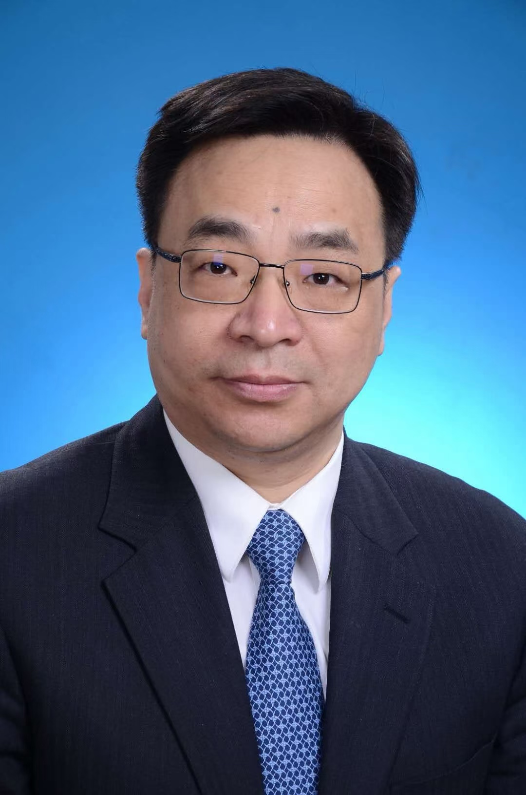 大使证件照.jpg